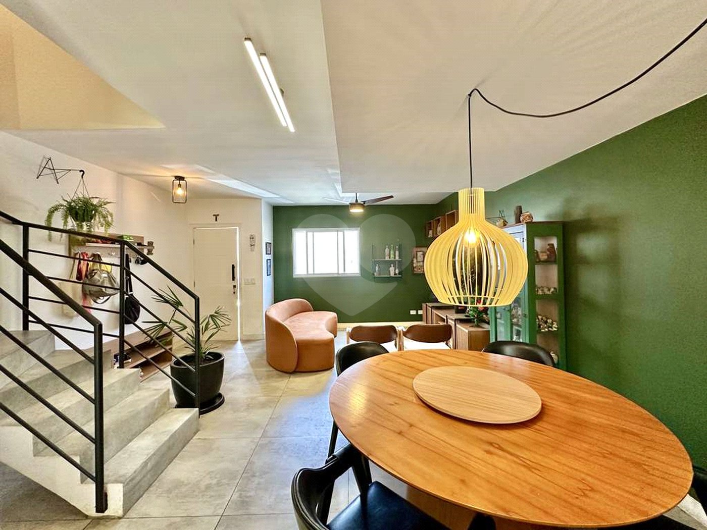 Casa à venda com 3 quartos, sendo 1 suíte, no condomínio Villaggio Viana, Cotia - SP