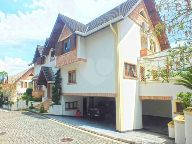 Casa à venda com 5 suítes no condomínio Vilaggio Monte Alegre, São Paulo - SP