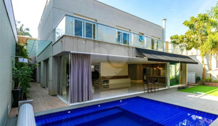 Casa à venda com 4 suítes no condomínio Hípica Garden, São Paulo - SP