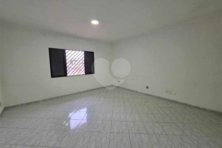 Sobrado à venda com 3 quartos em Vila Rica, São Paulo, SP