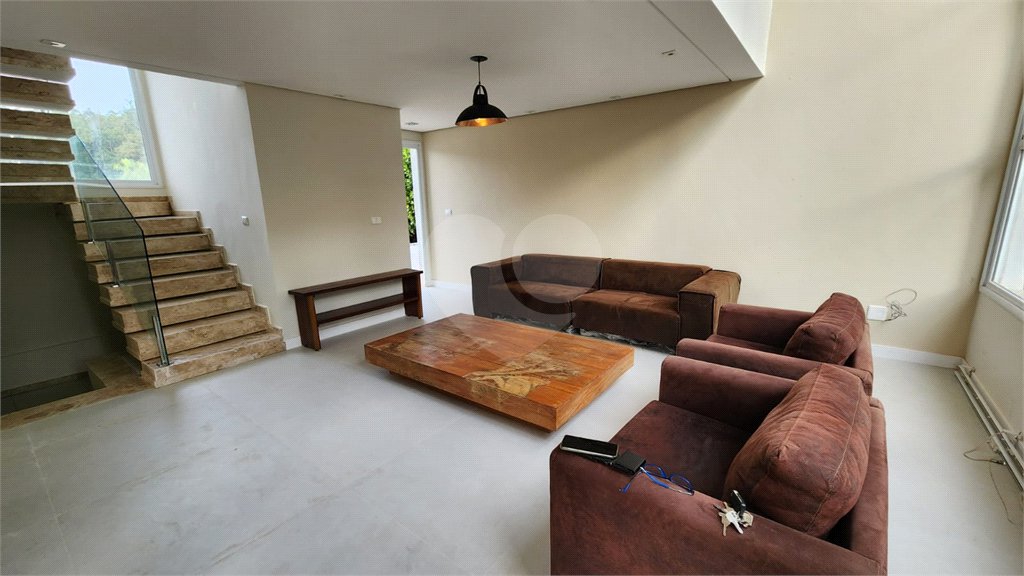 Casa à venda com 5 quartos, sendo 2 suítes, no condomínio Residencial Jardim Primavera, Louveira - SP