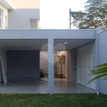 Sobrado à venda com 4 suítes em Vila Oliveira, Mogi das Cruzes, SP