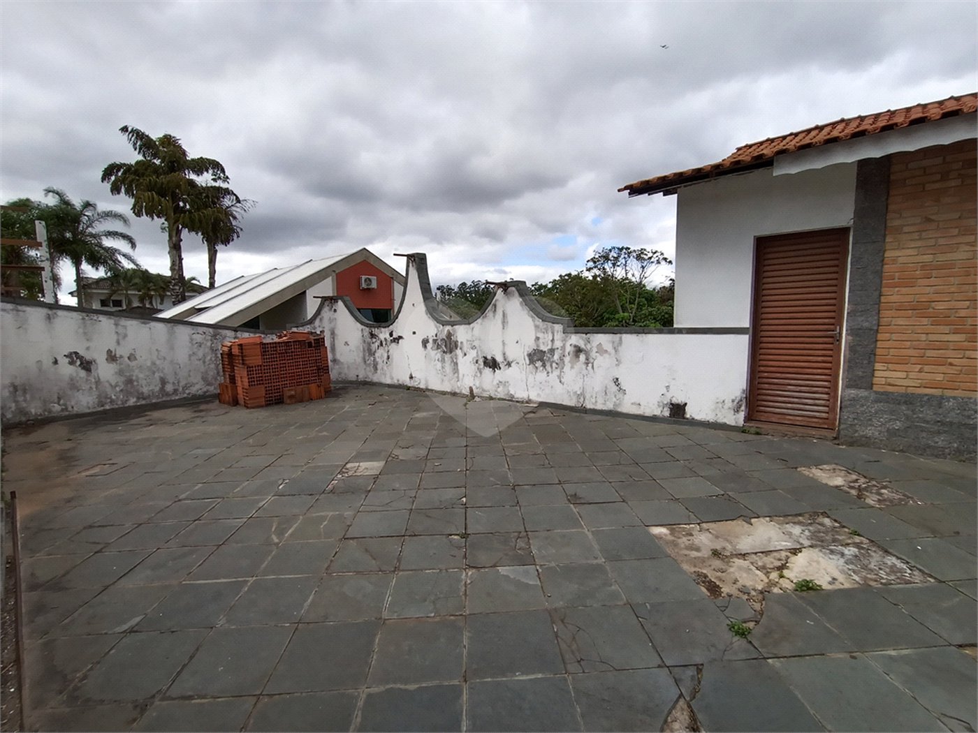 Casa à venda com 4 quartos, sendo 3 suítes, no condomínio Rancho Dirce, Sorocaba - SP