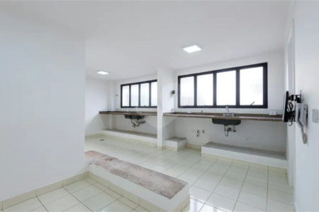 Apartamento à venda com 3 suítes em Real Parque, São Paulo, SP