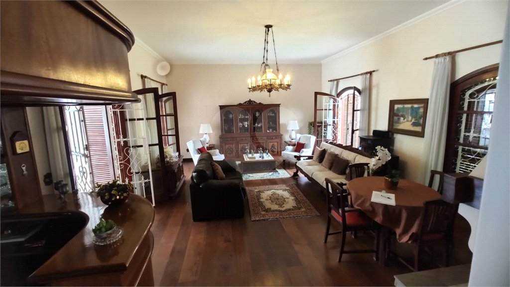 Casa Térrea à venda com 3 quartos, sendo 2 suítes, em Vila Oliveira, Mogi das Cruzes, SP