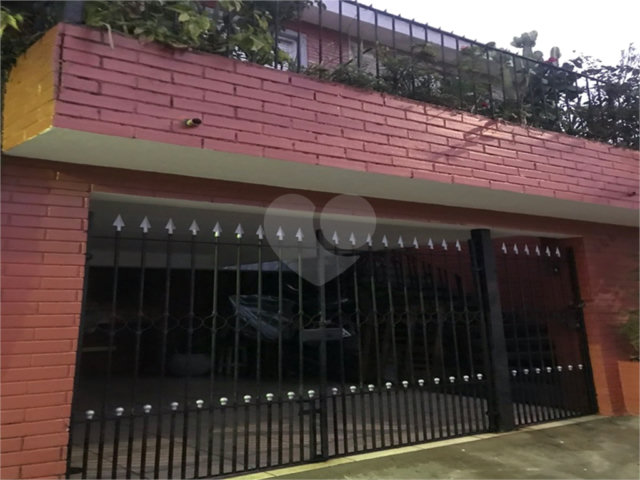 Sobrado à venda com 3 quartos, sendo 1 suíte,  em Vila Gustavo, São Paulo, SP