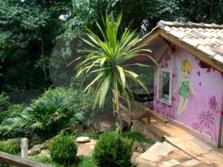 Sobrado à venda com 4 quartos, sendo 2 suítes, em Alpes da Cantareira, Mairiporã, SP