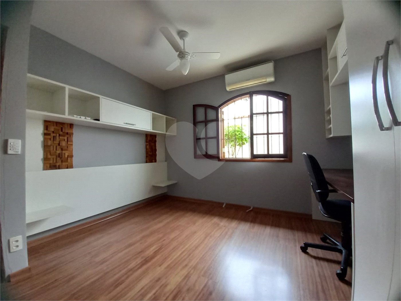 Casa à venda com 4 quartos, sendo 1 suíte,  em Vila Oliveira, Mogi das Cruzes, SP