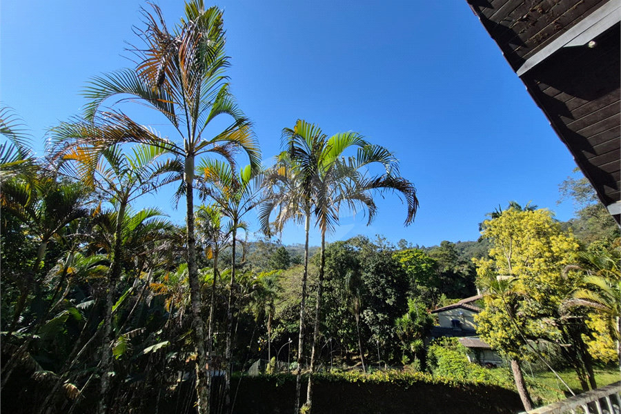 Sobrado à venda com 4 suítes em Serra da Cantareira, Mairiporã, SP