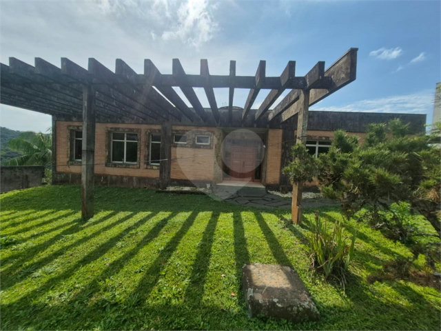 Casa à venda com 3 quartos, sendo 1 suíte,  no condomínio Alpes da Cantareira, Mairiporã - SP