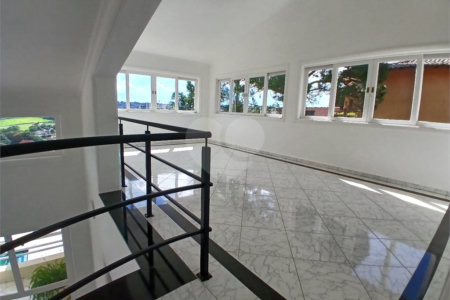 Casa à venda com 4 quartos, sendo 2 suítes, no condomínio Flamboyant, Atibaia - SP