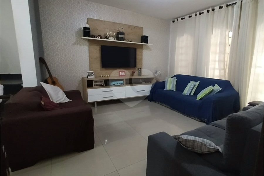 Sobrado à venda com 3 quartos, sendo 1 suíte, em Jardim Tabatinga, Guarulhos, SP