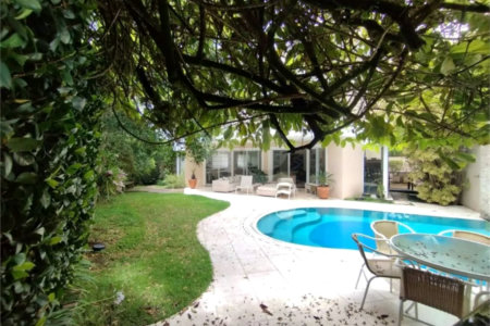 Casa à venda ou para alugar com 4 suítes no condomínio Solares Vila Europa, São Paulo - SP