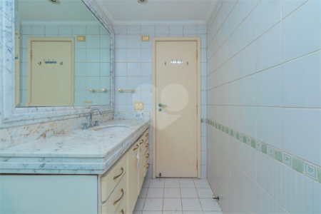 Apartamento à venda com 3 quartos, sendo 1 suíte, em Campo Belo, São Paulo, SP
