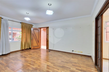 Sobrado à venda com 4 quartos, sendo 1 suíte, em Interlagos, São Paulo, SP