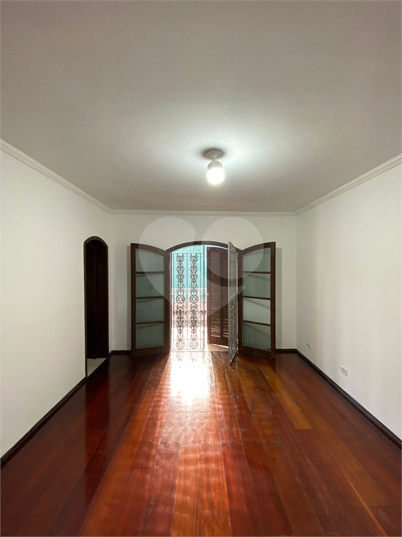 Sobrado à venda com 4 quartos, sendo 1 suíte, em Jardim Medina, Poá, SP