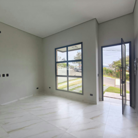 Casa térrea à venda com 4 quartos, sendo 2 suítes, no condomínio Alto da Floresta, Bom Jesus dos Perdões - SP
