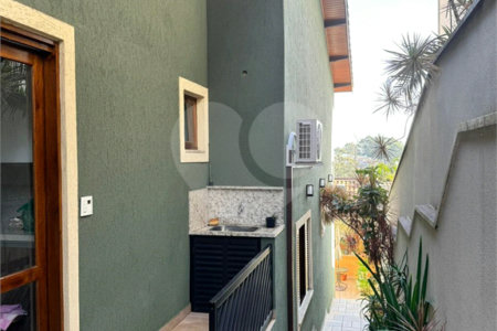 Casa à venda com 3 quartos, sendo 1 suíte, no condomínio Residencial Jardim das Flores 1510, Cotia - SP