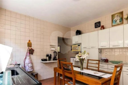 Sobrado à venda com 4 quartos, sendo 1 suíte,  em Vila Dalila, São Paulo, SP