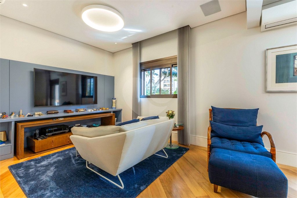 Apartamento à venda com 4 quartos, sendo 3 suítes, em Moema, São Paulo, SP