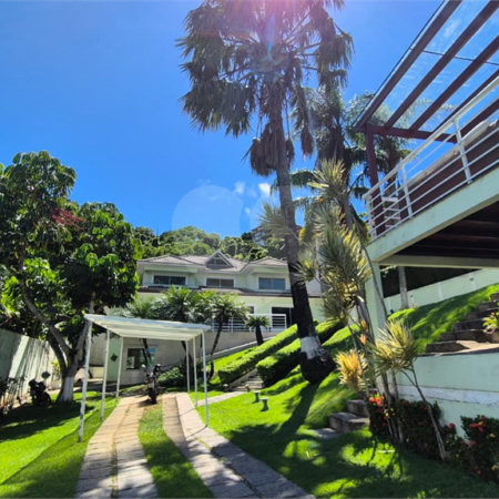 Casa à venda com 6 quartos, sendo 4 suítes, em Ferradura, Armação dos Búzios, RJ