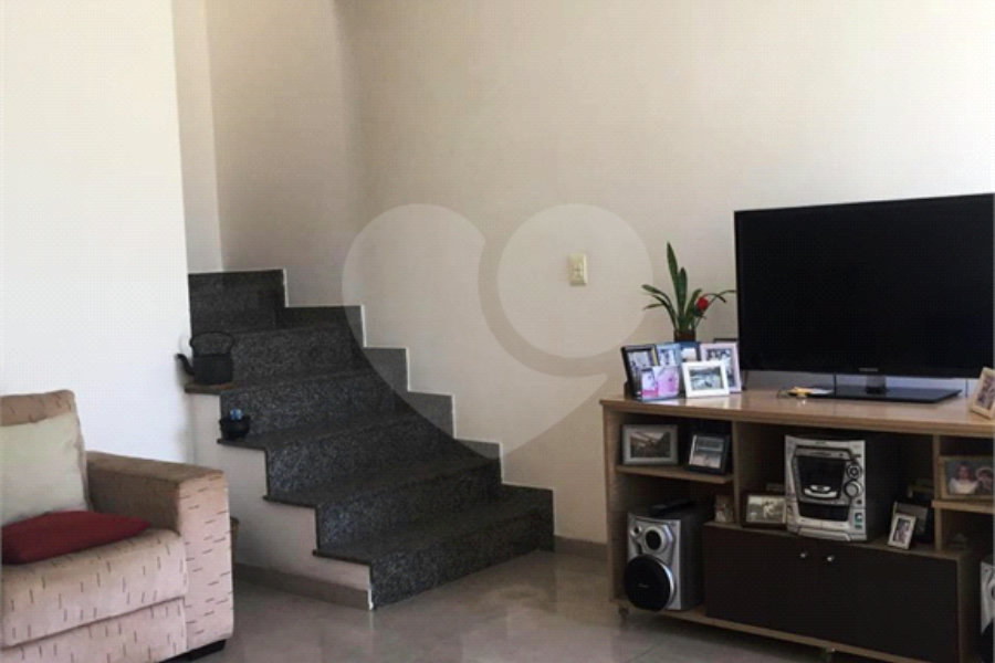 Casa à venda com 3 quartos, sendo 1 suíte, no condomínio Coelho III, São Paulo - SP