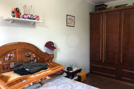 Sobrado à venda com 5 quartos em Parque Vitória, São Paulo, SP