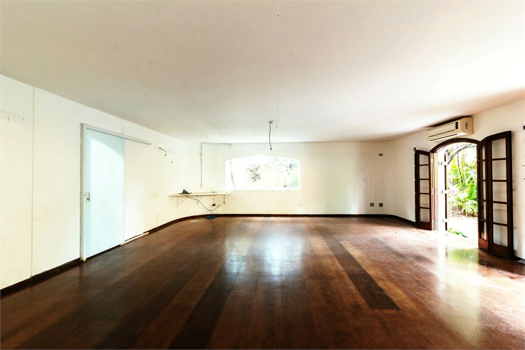 Casa à venda com 4 quartos, sendo 1 suíte, em Jardim das Bandeiras, São Paulo, SP