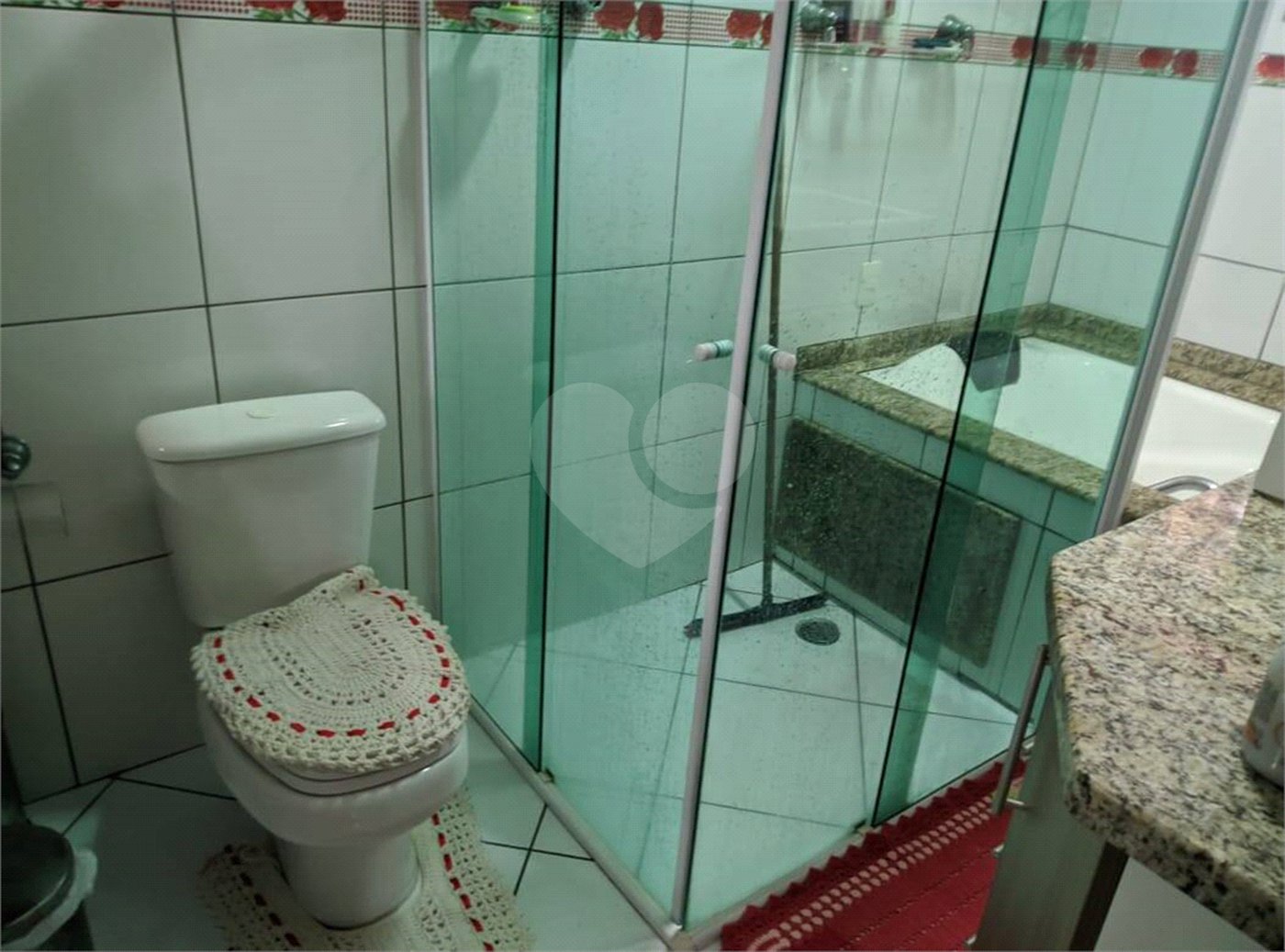 Sobrado à venda com 3 quartos, sendo 1 suíte,  em Jardim Vitória, Suzano, SP
