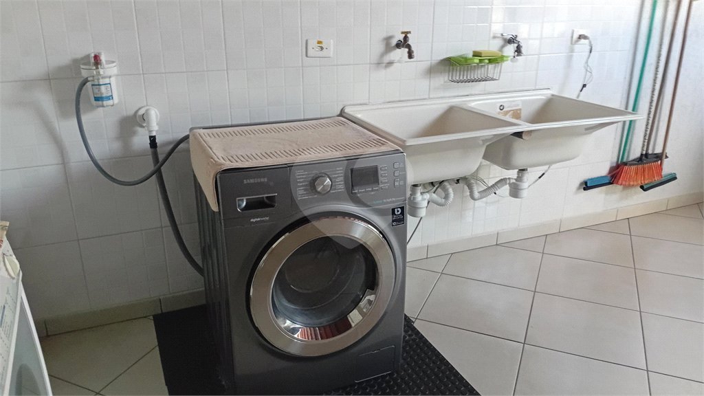 Sobrado à venda com 4 quartos, sendo 2 suítes,  em Vila Gilda, Santo André, SP