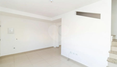 Casa à venda com 2 suítes no condomínio Dos Pássaros, São Paulo - SP