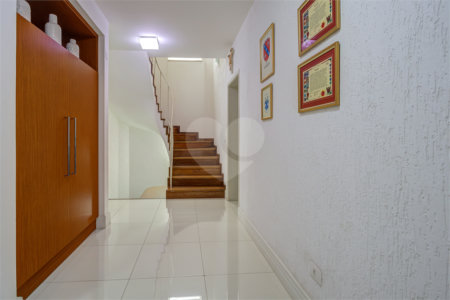 Sobrado à venda com 6 quartos, sendo 3 suítes, em Alto da Boa Vista, São Paulo, SP