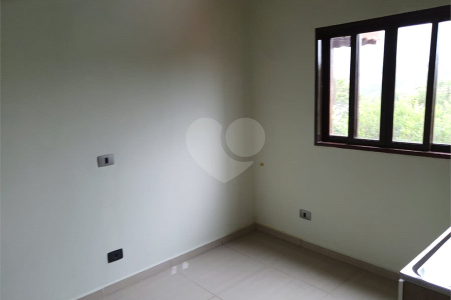 Casa à venda com 3 quartos, sendo 2 suítes, no condomínio Residencial Jardim Lago da Cantareira, Mairiporã - SP