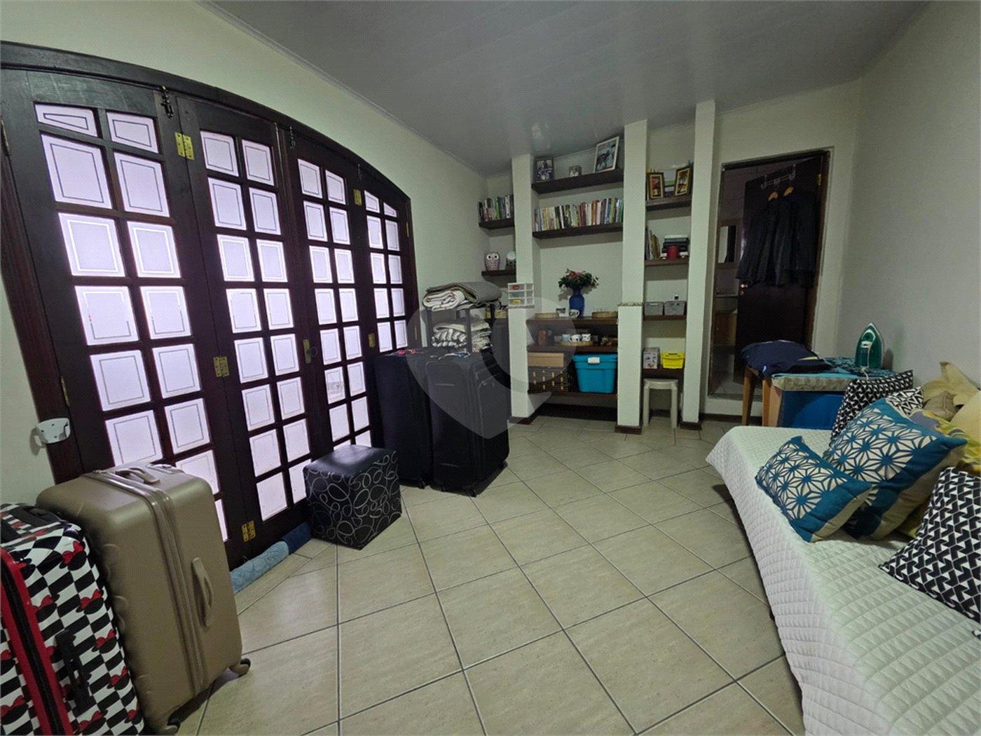 Sobrado à venda com 6 quartos, sendo 3 suítes, em Santa Teresinha, São Paulo, SP