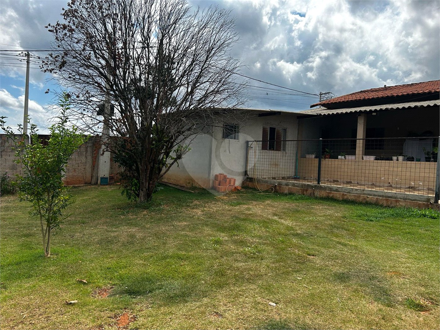 Sobrado à venda com 3 quartos, sendo 2 suítes, em Vila Mazzei, Itapetininga, SP