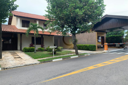 Sobrado à venda com 3 quartos, sendo 1 suíte, em Parque Residencial Rafael Alcalá, Porto Feliz, SP