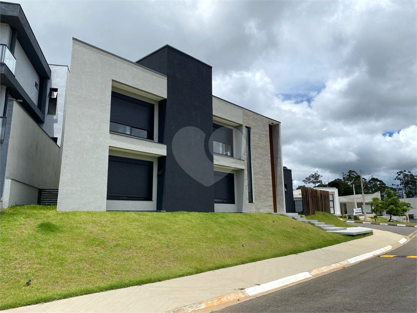 Terreno à venda com 4 suítes no condomínio Residencial Veneza, Mogi das Cruzes - SP