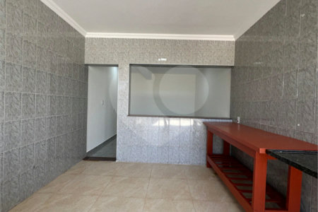 Sobrado à venda com 3 quartos, sendo 1 suíte, em Conjunto Habitacional Brás Cubas, Mogi das Cruzes, SP