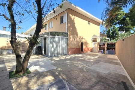 Casa à venda com 3 quartos, sendo 1 suíte, no condomínio Flora Park, São Paulo - SP