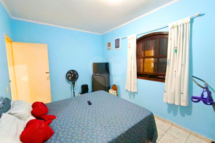Casa à venda com 3 quartos, sendo 1 suíte, no condomínio Res Crisciúma, São Paulo - SP