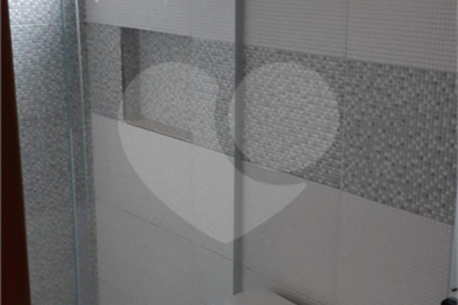 Casa à venda ou para alugar com 3 quartos, sendo 2 suítes,  no condomínio Residencial Erika, São Paulo - SP