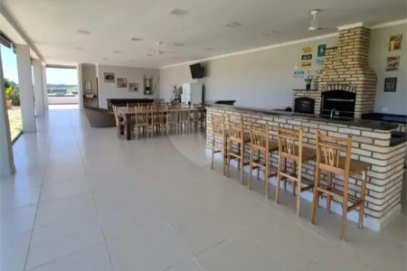 Casa à venda com 3 suítes no condomínio Chácaras Arumã, Sarapuí - SP