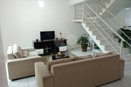 Sobrado à venda com 4 quartos, sendo 1 suíte,  em Vila Suissa, Mogi das Cruzes, SP