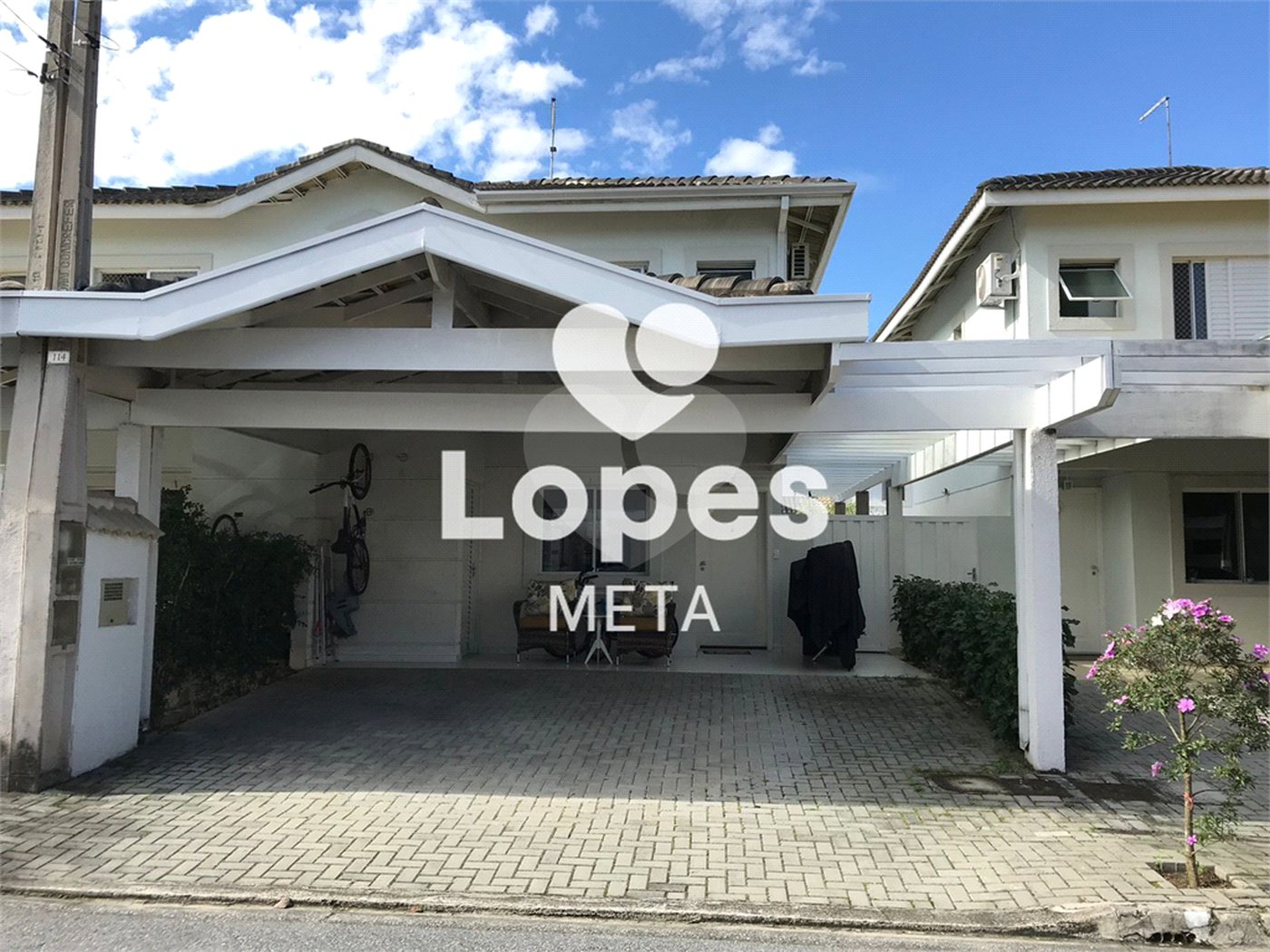 Casa à venda com 3 quartos, sendo 1 suíte, no condomínio Residence Club Villa Branca, Jacareí - SP