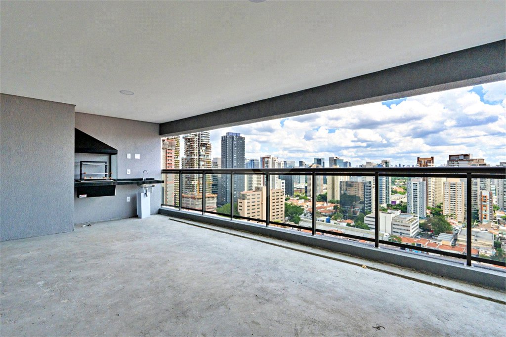 Apartamento à venda com 4 quartos, sendo 2 suítes,  em Jardim das Acácias, São Paulo, SP
