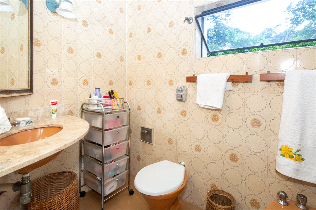 Casa à venda com 3 quartos, sendo 1 suíte, em Alto da Boa Vista, São Paulo, SP