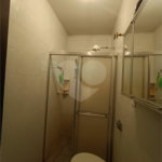 Casa à venda com 4 quartos, sendo 1 suíte, no condomínio Shangri-la, Atibaia - SP