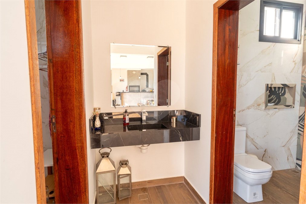 Casa à venda com 4 quartos, sendo 1 suíte, no condomínio Residencial Pinheiros do Lago, Alambari - SP
