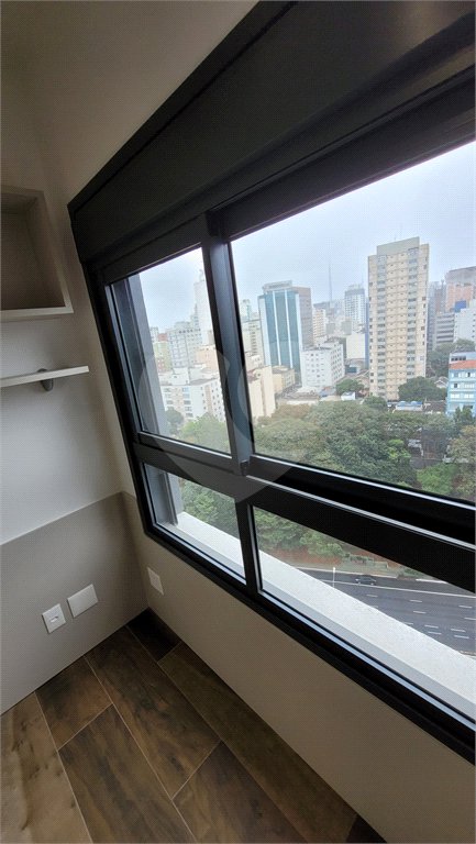 Apartamento de 2 quartos mobiliado à venda no Paraíso