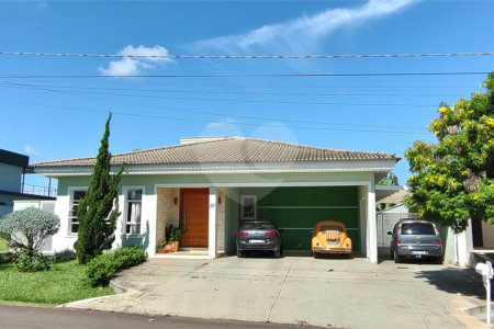 Casa à venda com 4 quartos, sendo 2 suítes, no condomínio Parque Chapada Itu, Itu - SP